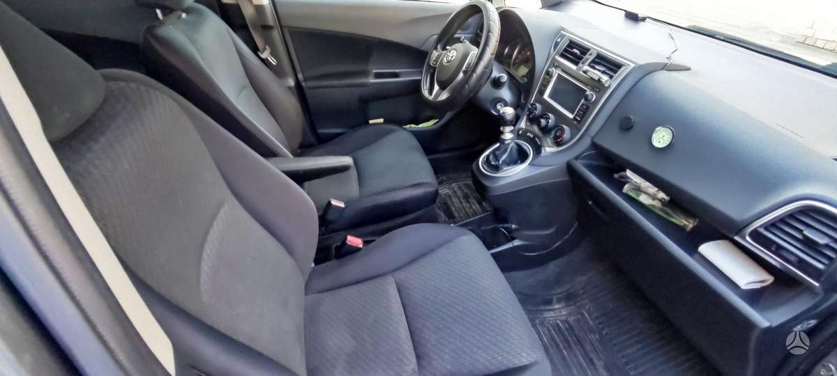 Toyota Verso-S 2012 — photo 24