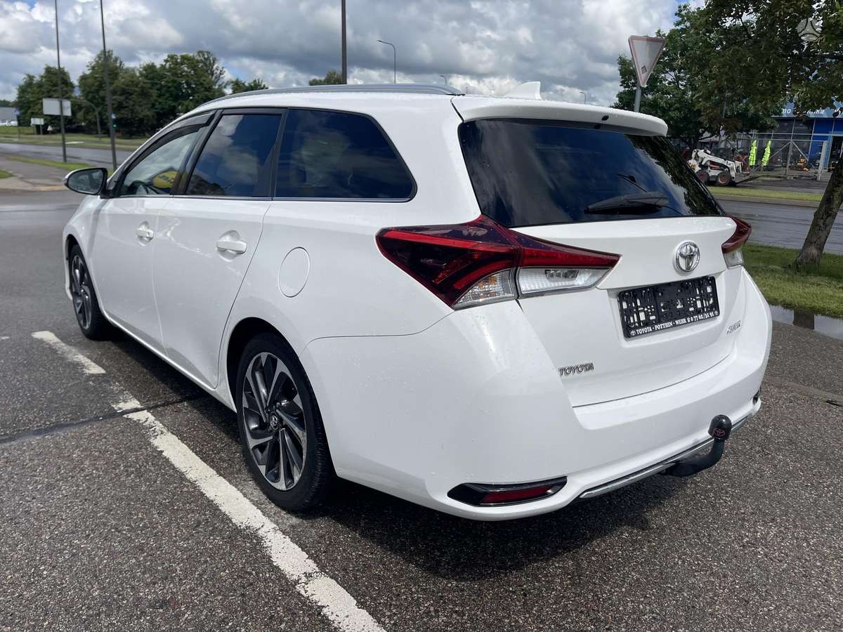 Toyota Auris 2015 — фото 11