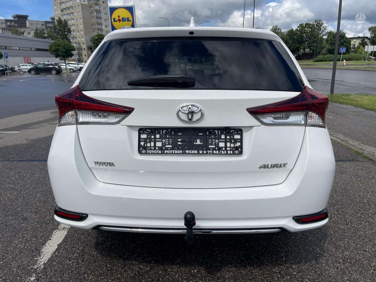 Toyota Auris 2015 — фото 12