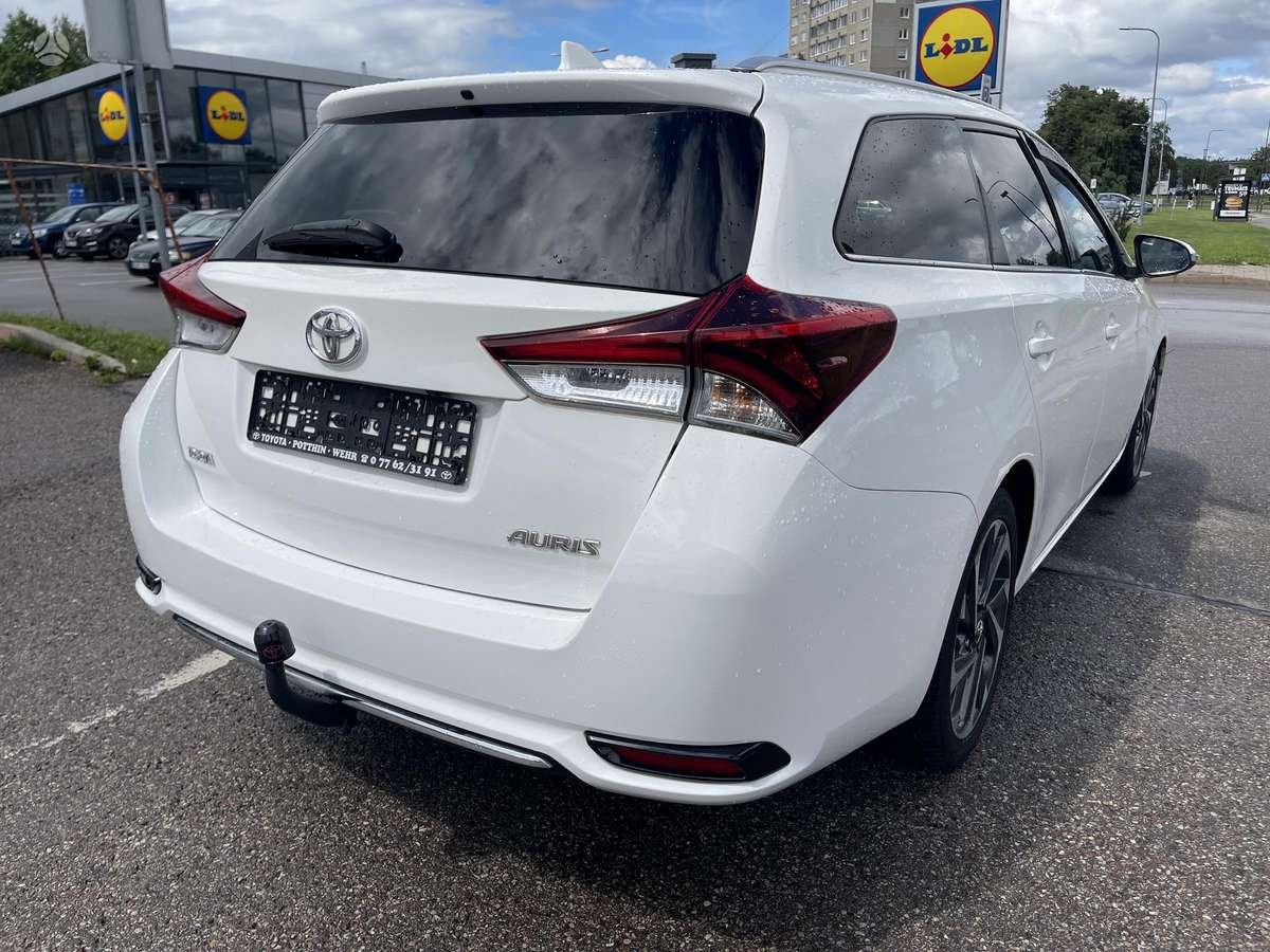 Toyota Auris 2015 — фото 13
