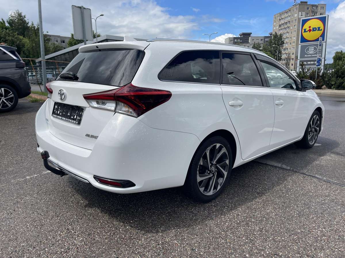 Toyota Auris 2015 — фото 14