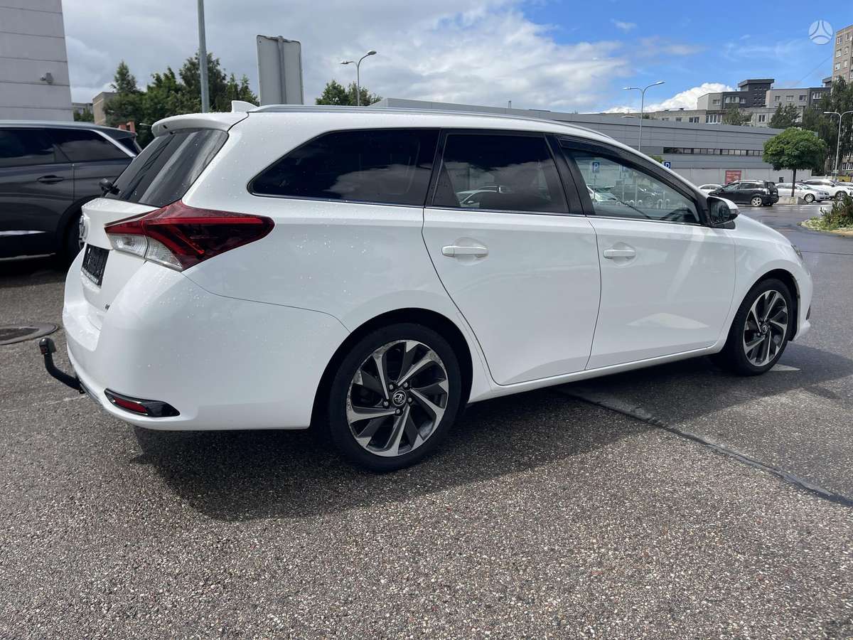 Toyota Auris 2015 — фото 15