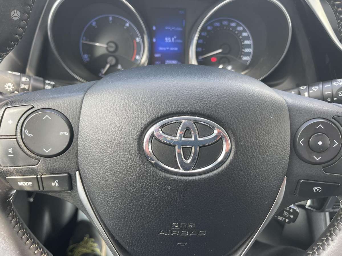 Toyota Auris 2015 — фото 20