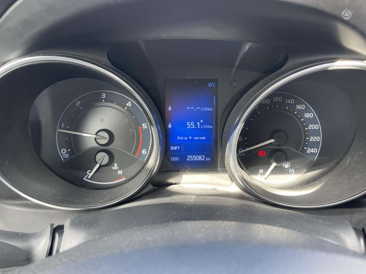 Toyota Auris 2015 — фото 21