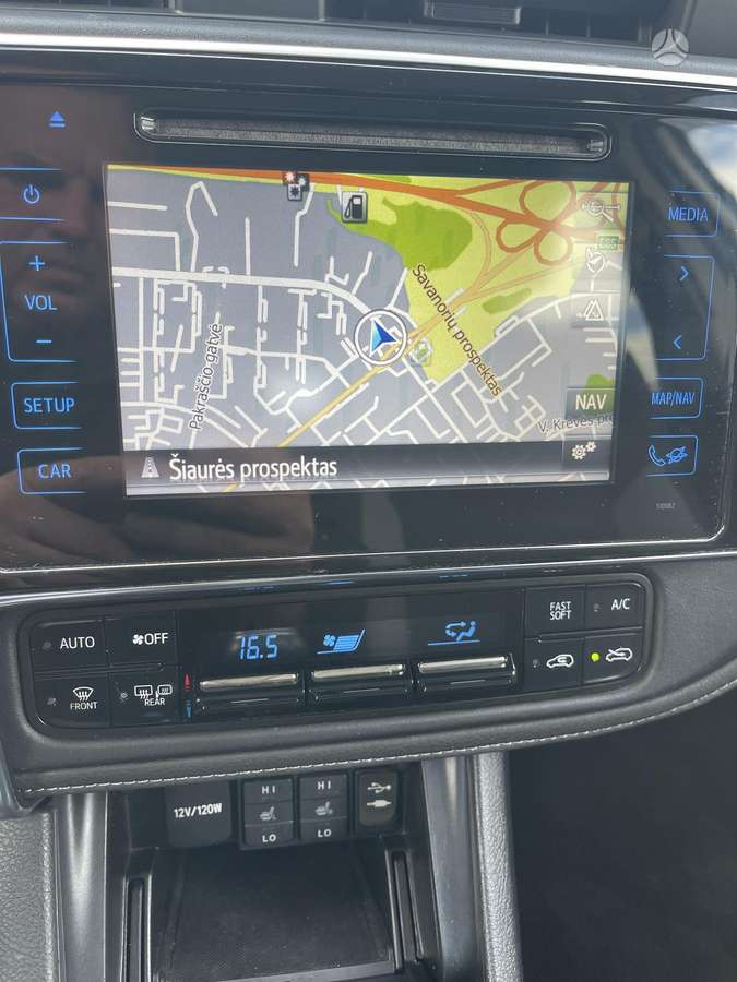 Toyota Auris 2015 — фото 22