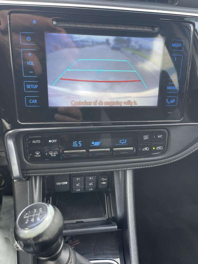 Toyota Auris 2015 — фото 23