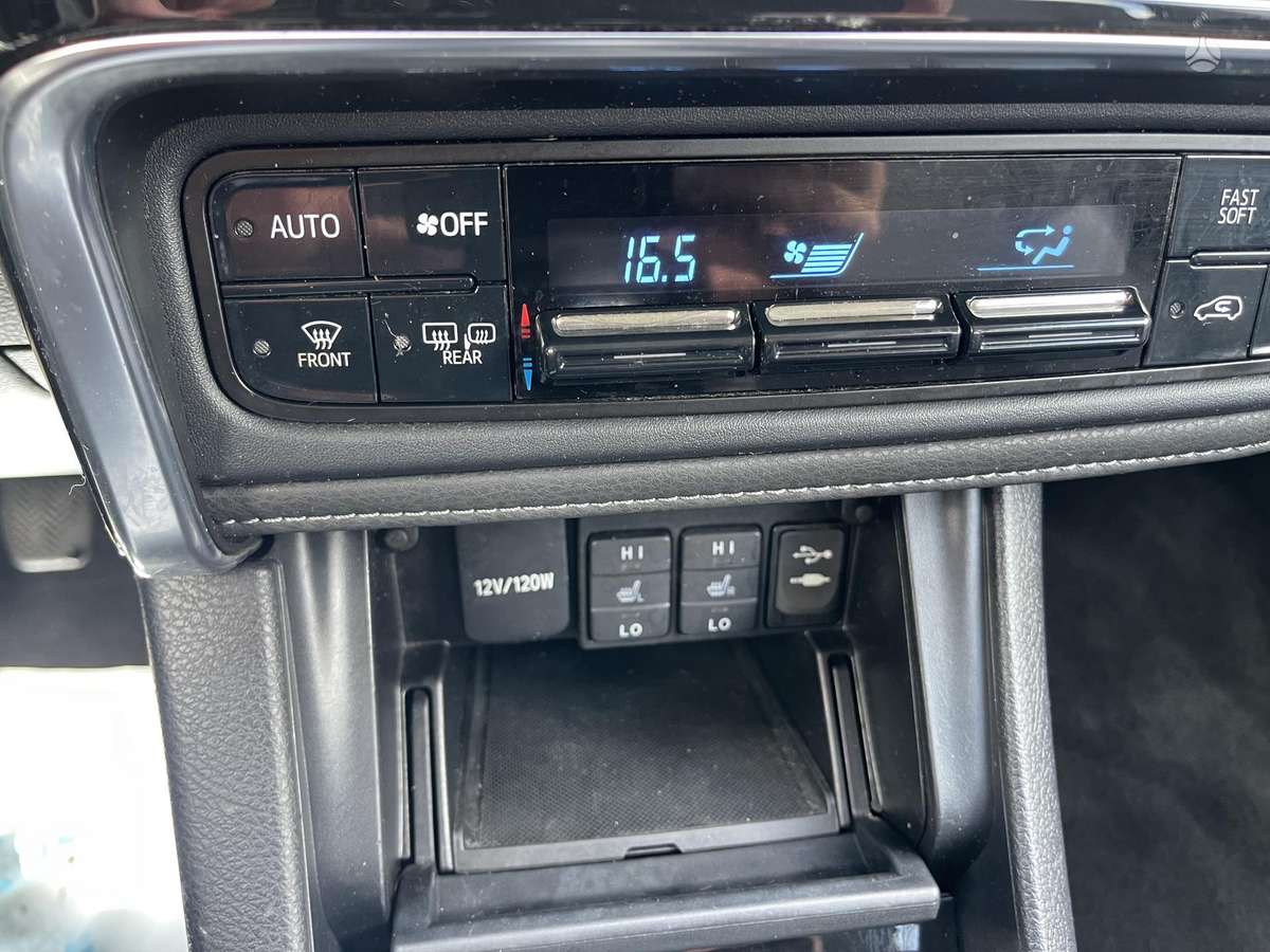 Toyota Auris 2015 — фото 24