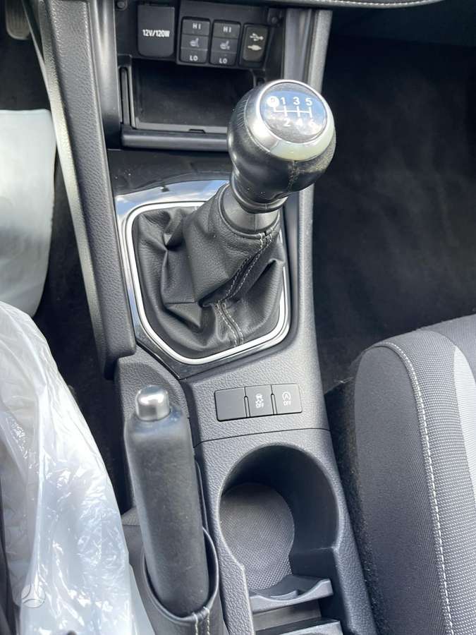 Toyota Auris 2015 — фото 25