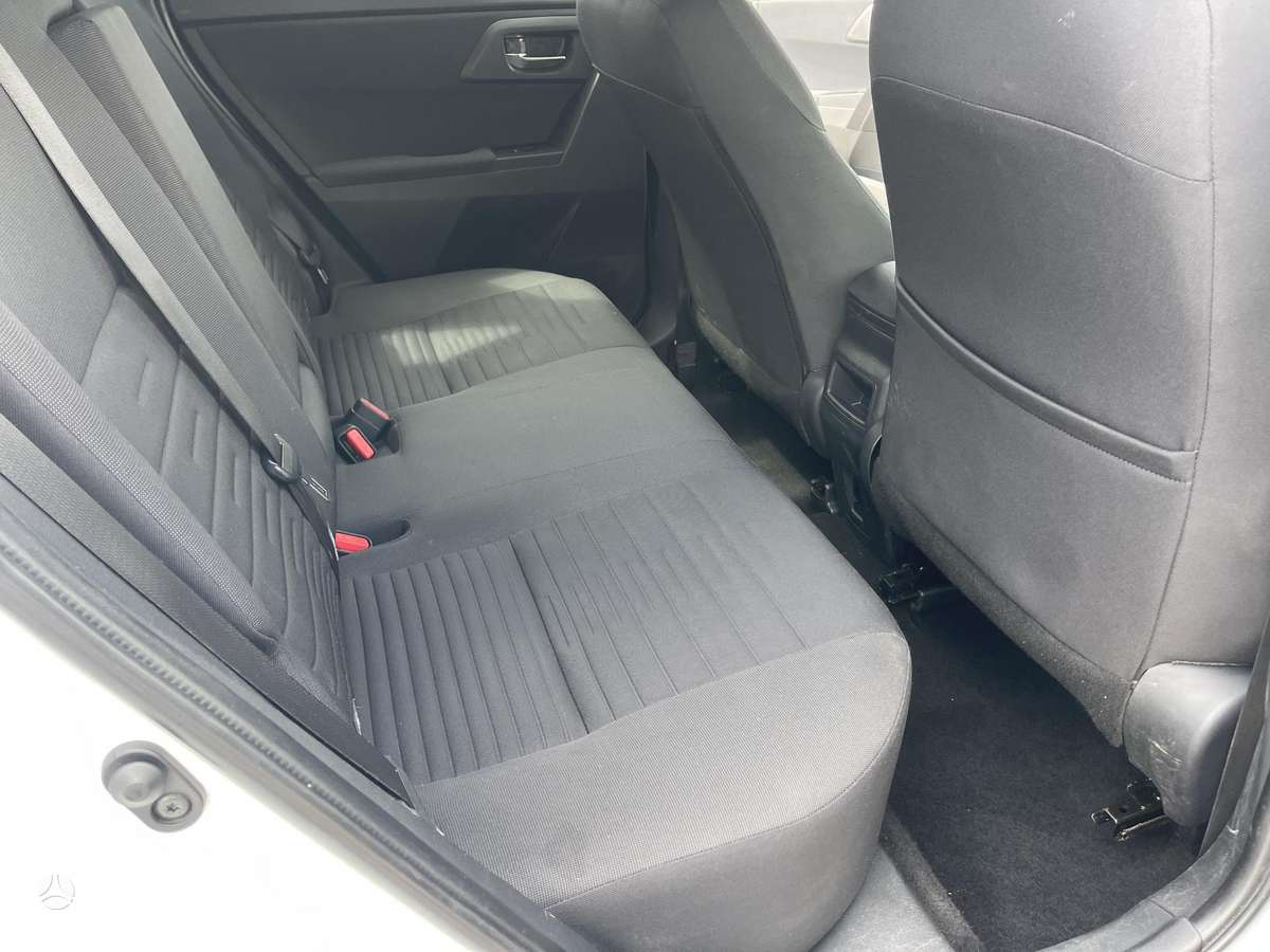 Toyota Auris 2015 — фото 27