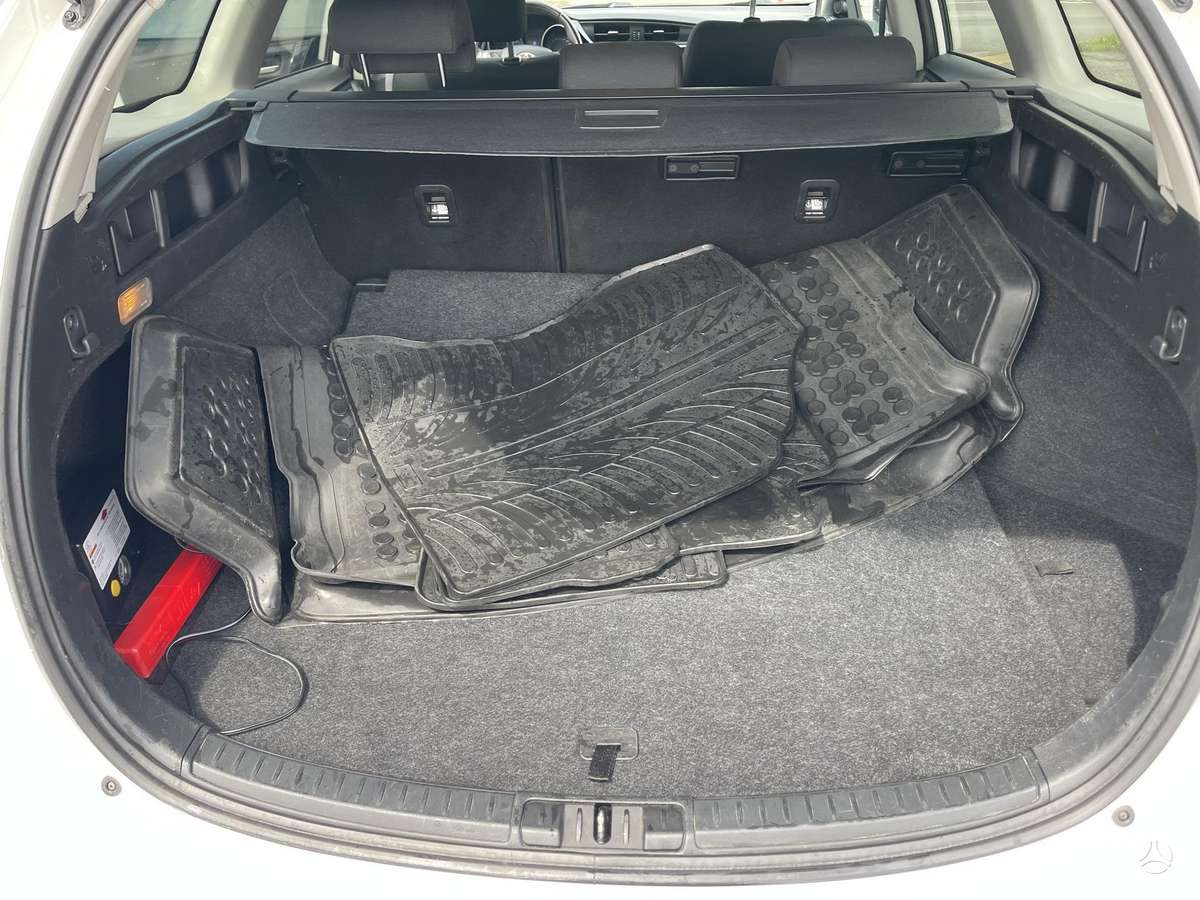 Toyota Auris 2015 — фото 31