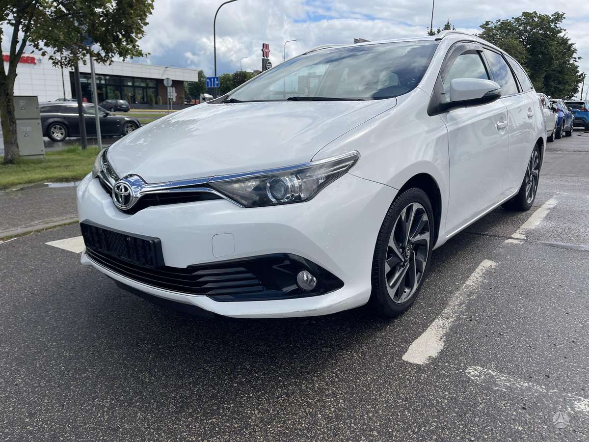 Toyota Auris 2015 — фото 5