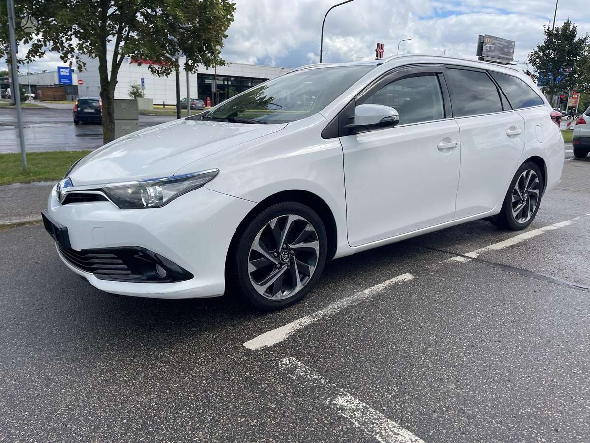 Toyota Auris 2015 — фото 6