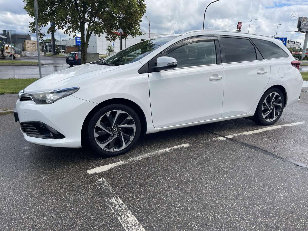 Toyota Auris 2015 — фото 7