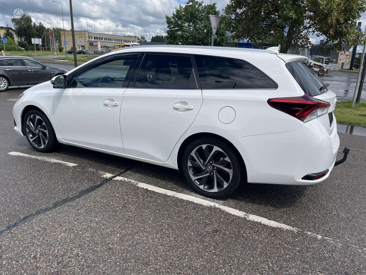 Toyota Auris 2015 — фото 9