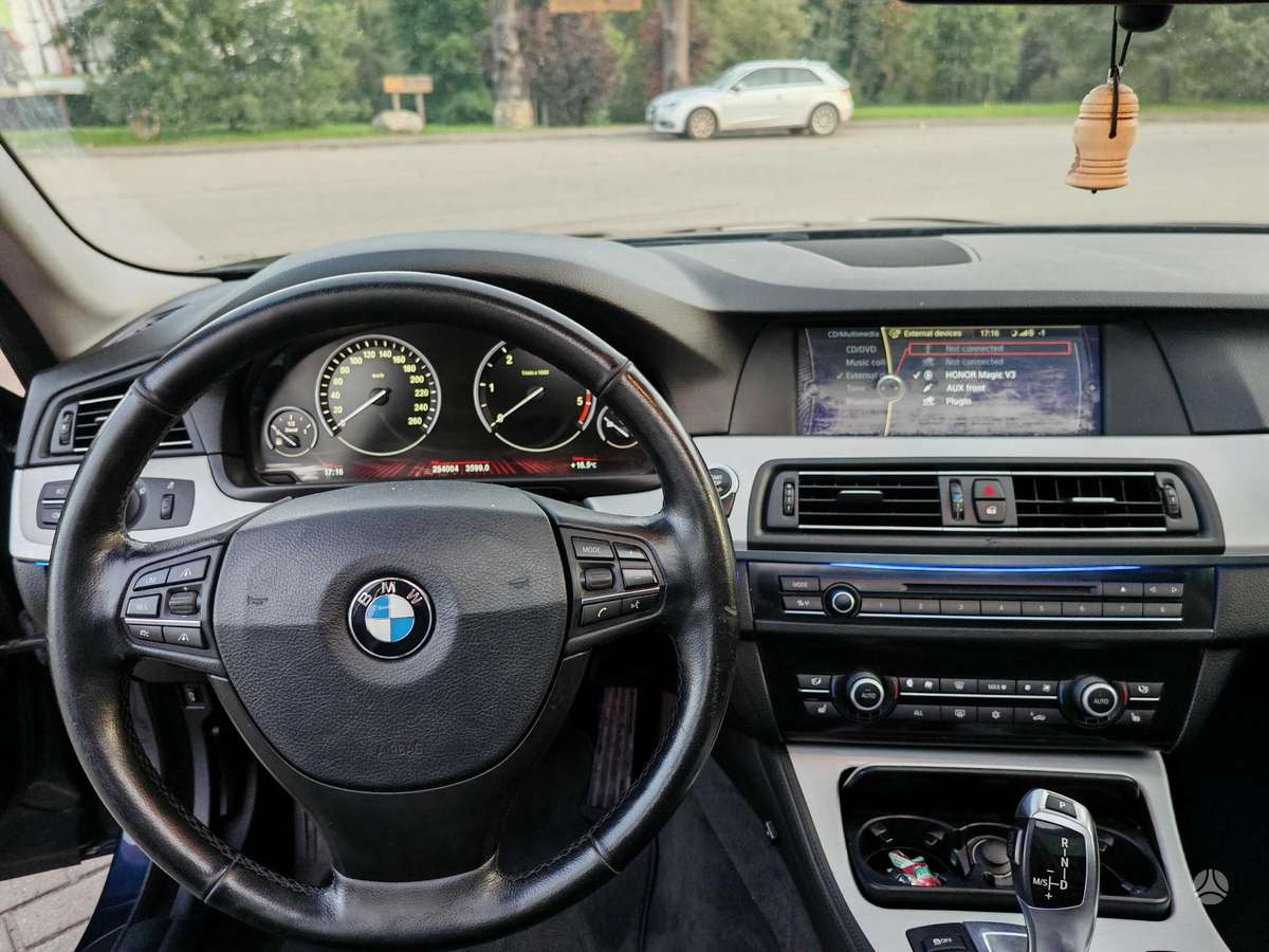 BMW 530 2011 — photo 18