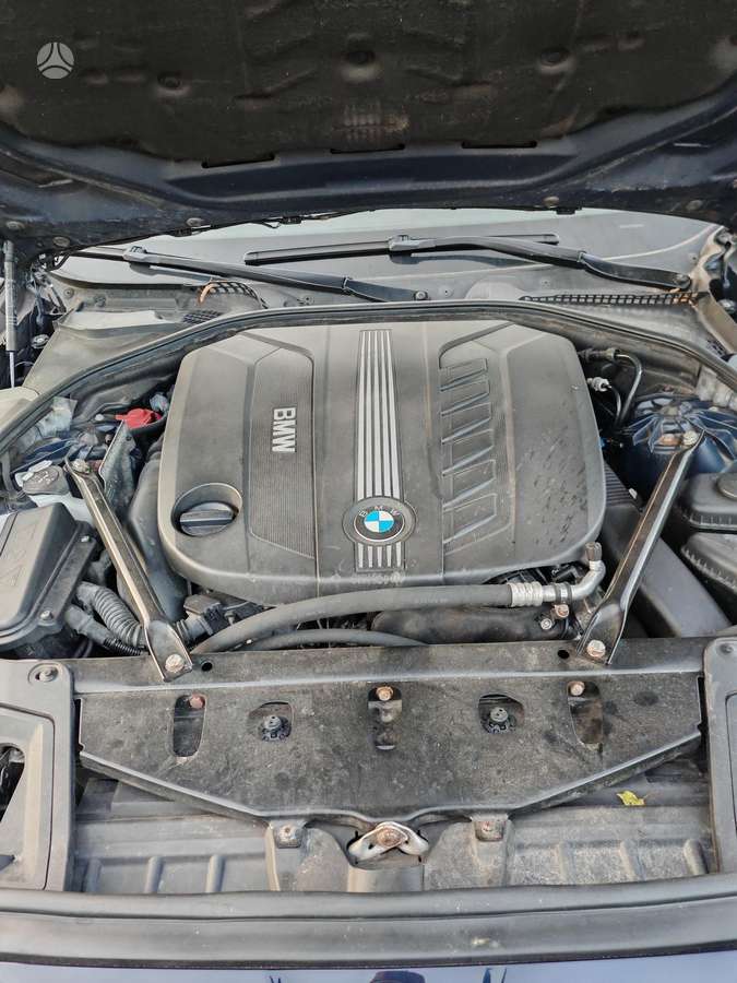 BMW 530 2011 — photo 25