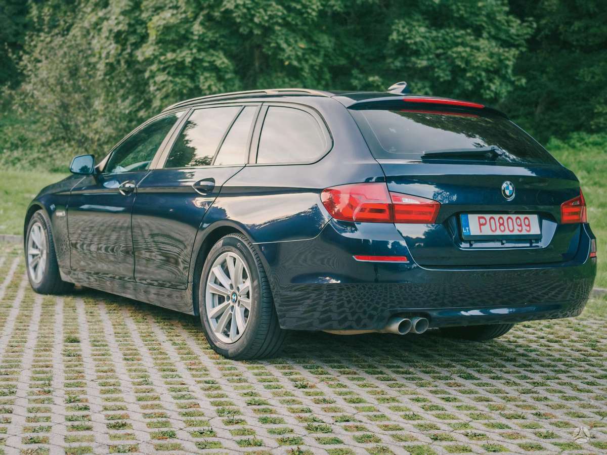 BMW 530 2011 — interior