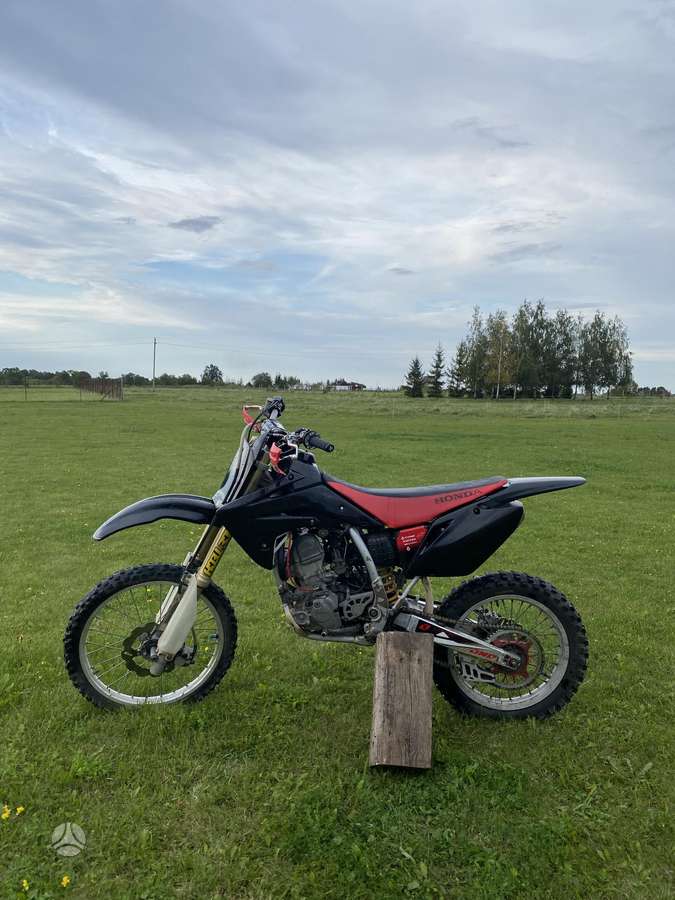 Honda CRF 2009 — rear view