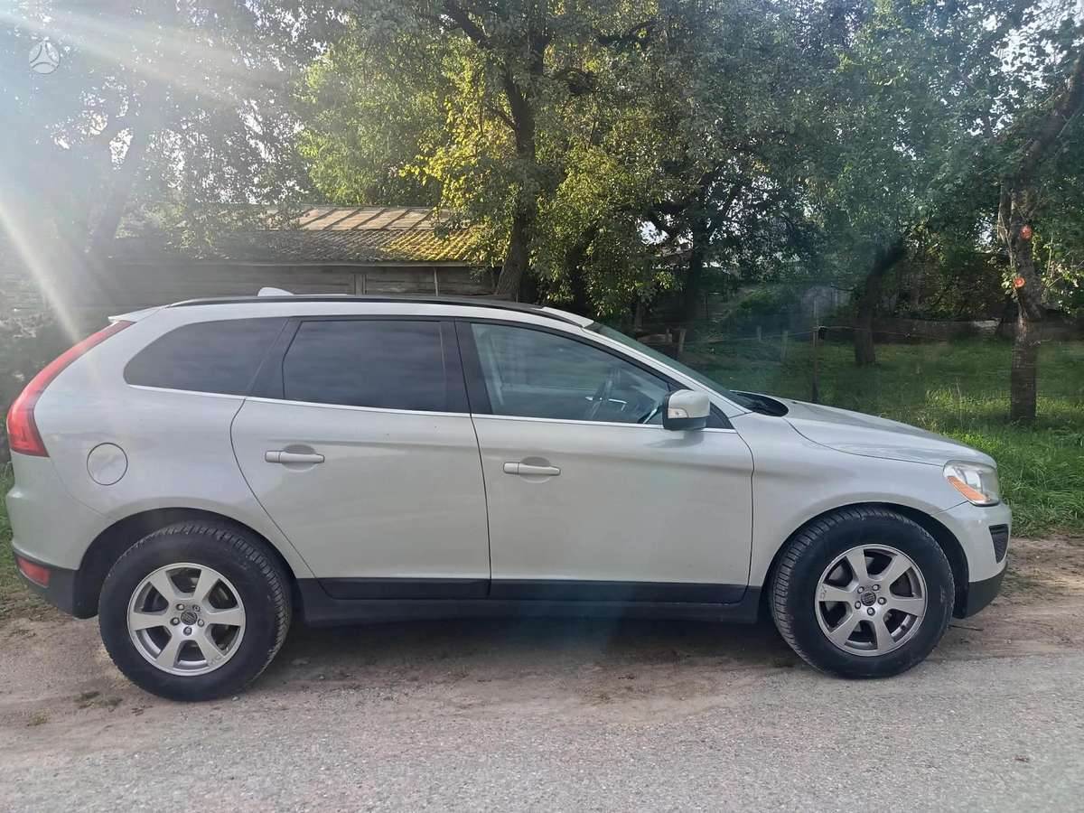 Volvo XC60 2012 — rear view