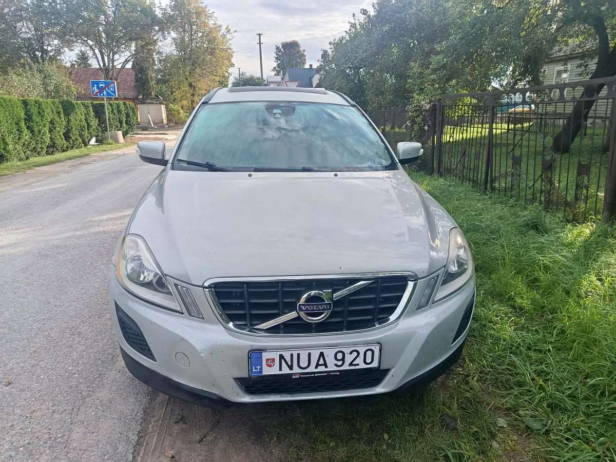 Volvo XC60 2012 — interior