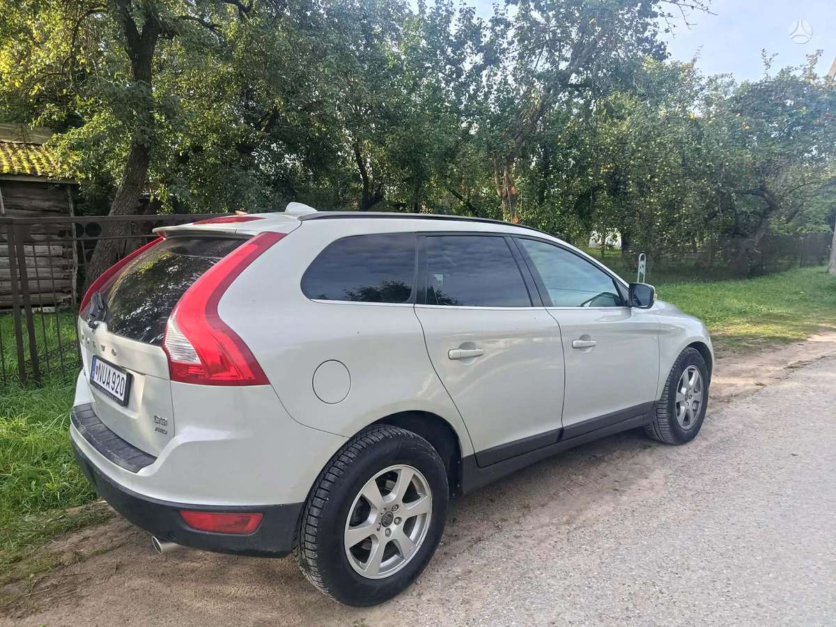 Volvo XC60 2012 — engine 2400 cm³, 163 HP (120kW)