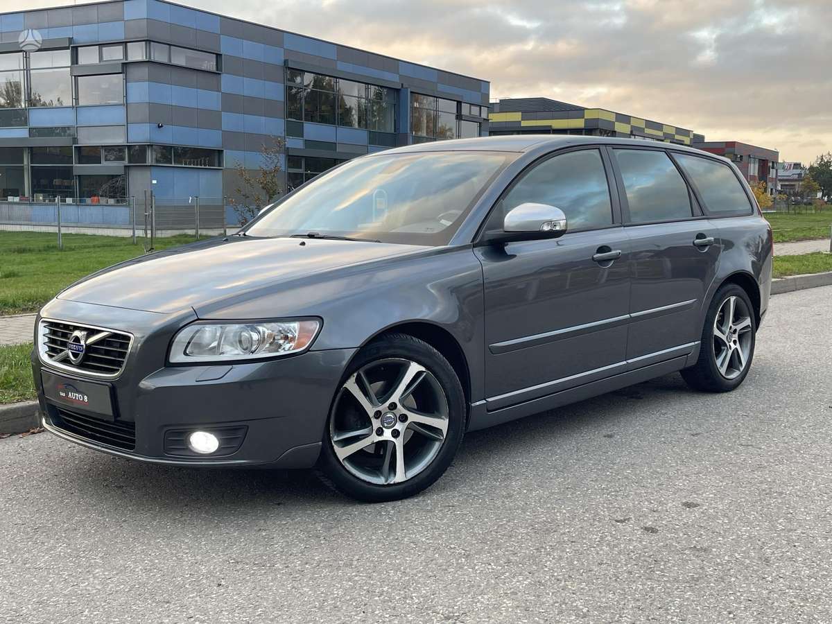 Volvo V50 2012 — салон