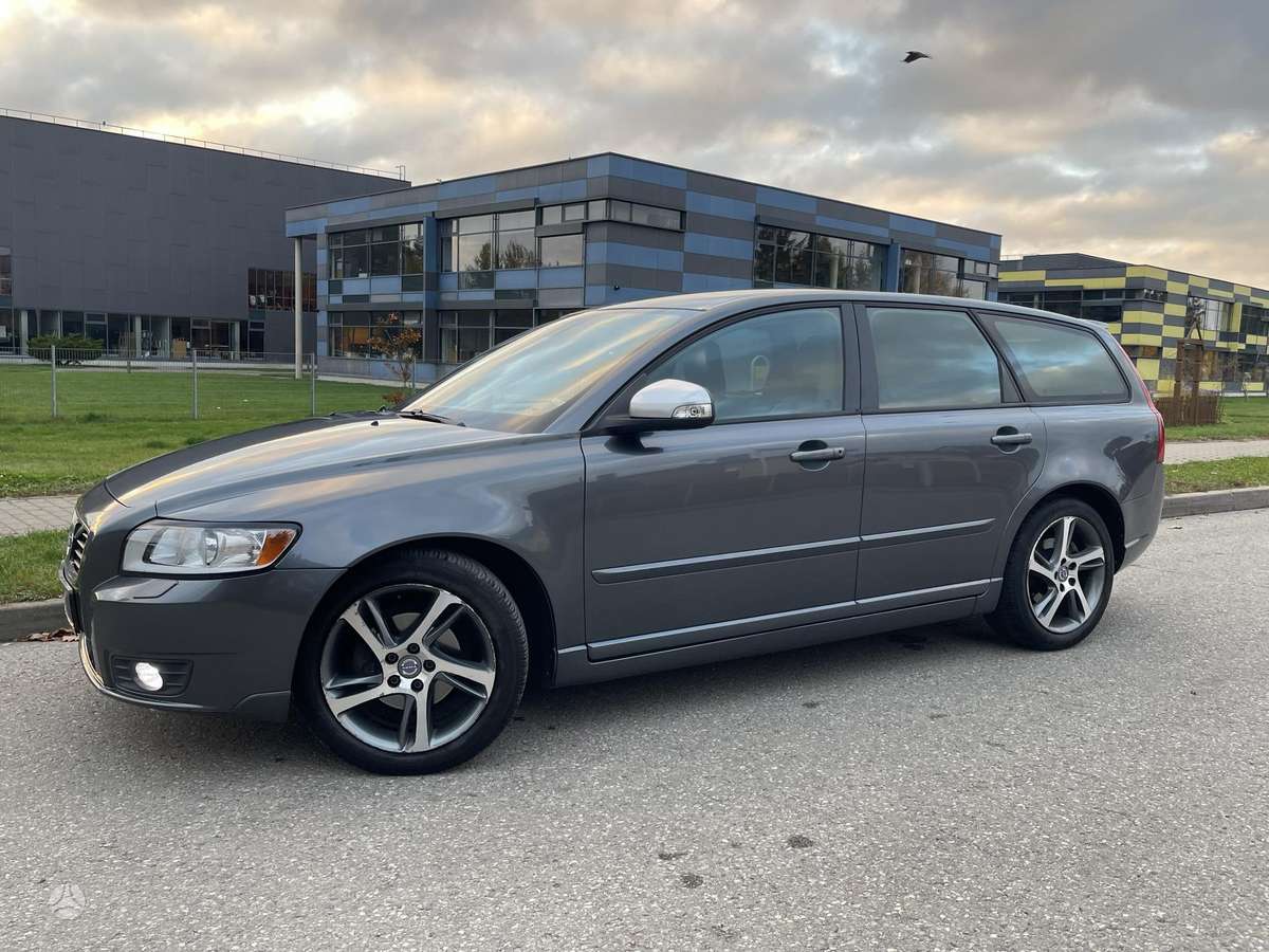 Volvo V50 2012 — двигун 1600 cm³, 114 HP (84kW)