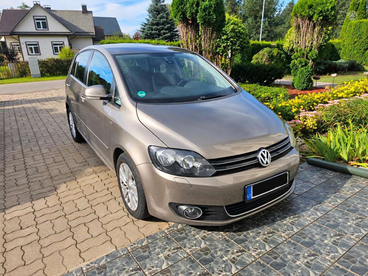 Volkswagen Golf 2013 — rear view