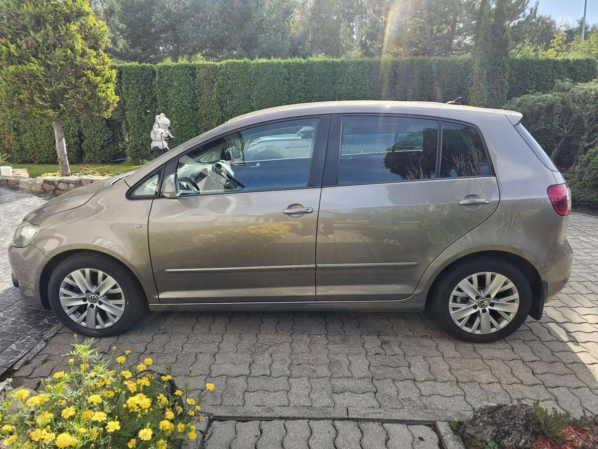 Volkswagen Golf 2013 — interior