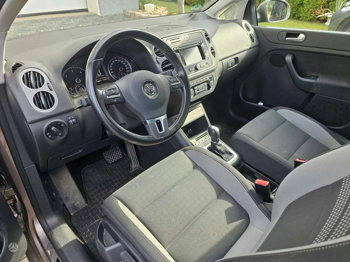 Volkswagen Golf 2013 — engine 1598 cm³, 105 HP (77kW)