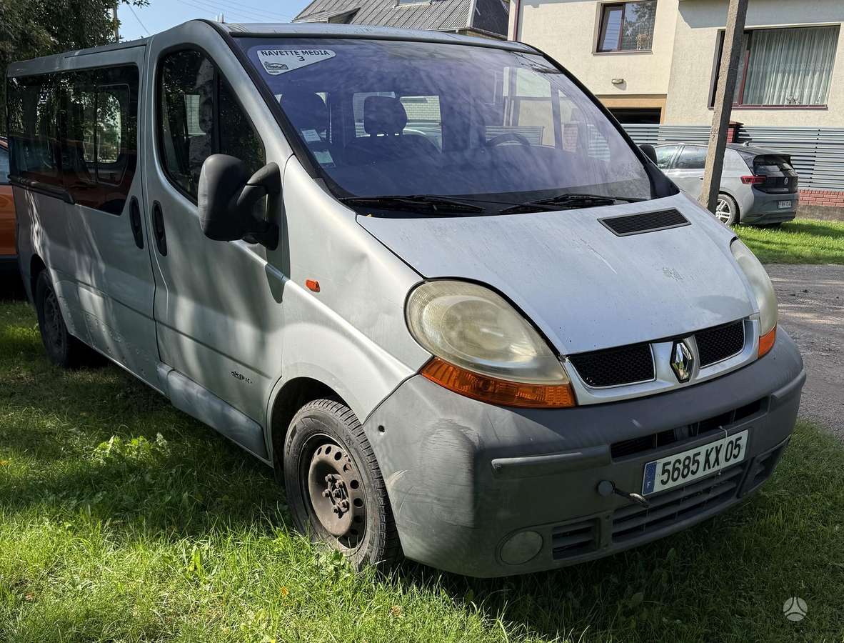 Renault Trafic 2005 — вигляд ззаду