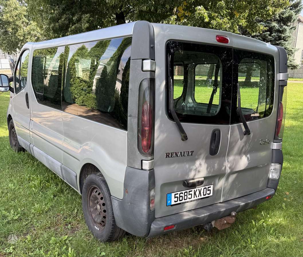 Renault Trafic 2005 — салон