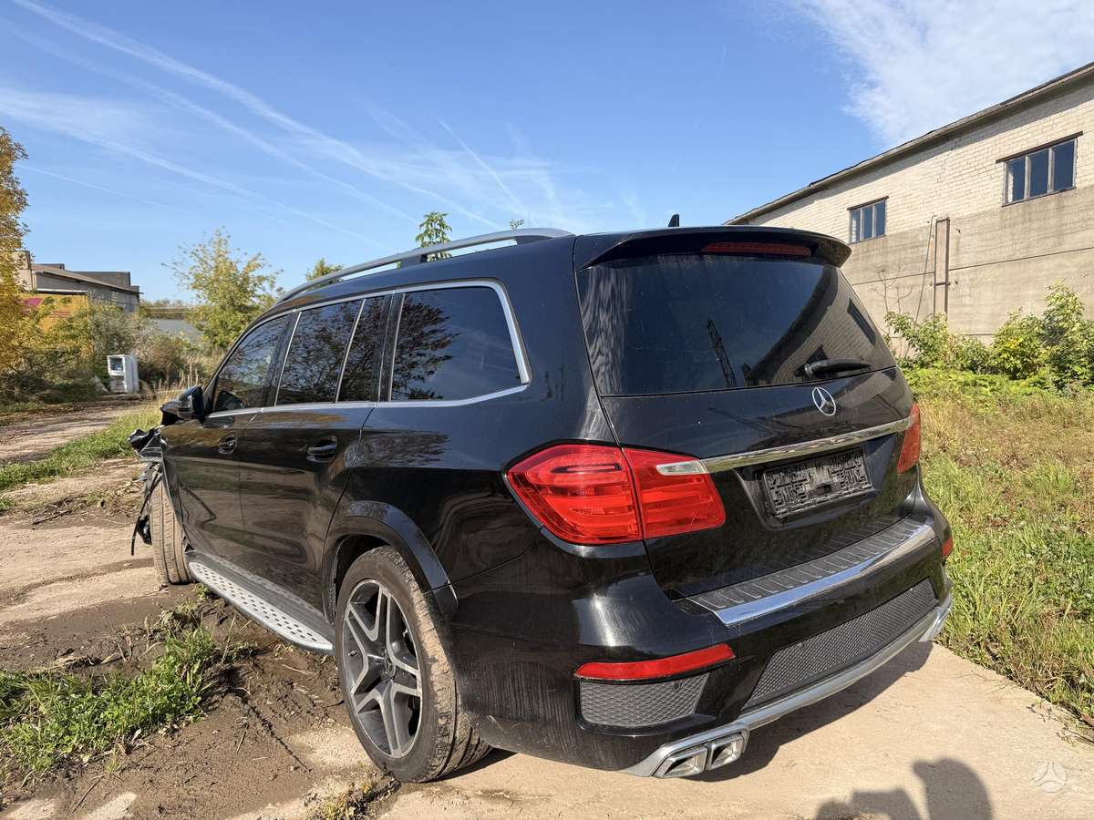 Mercedes-Benz GL350 2015 — interior