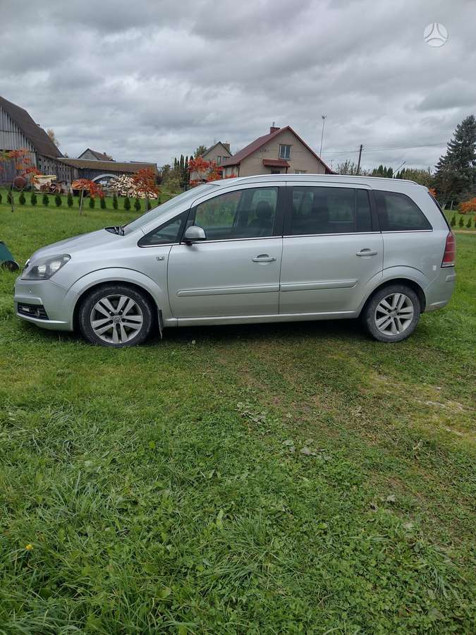 Opel Zafira 2007 — вигляд ззаду