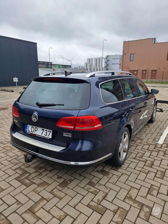 Volkswagen Passat 2013 — interior