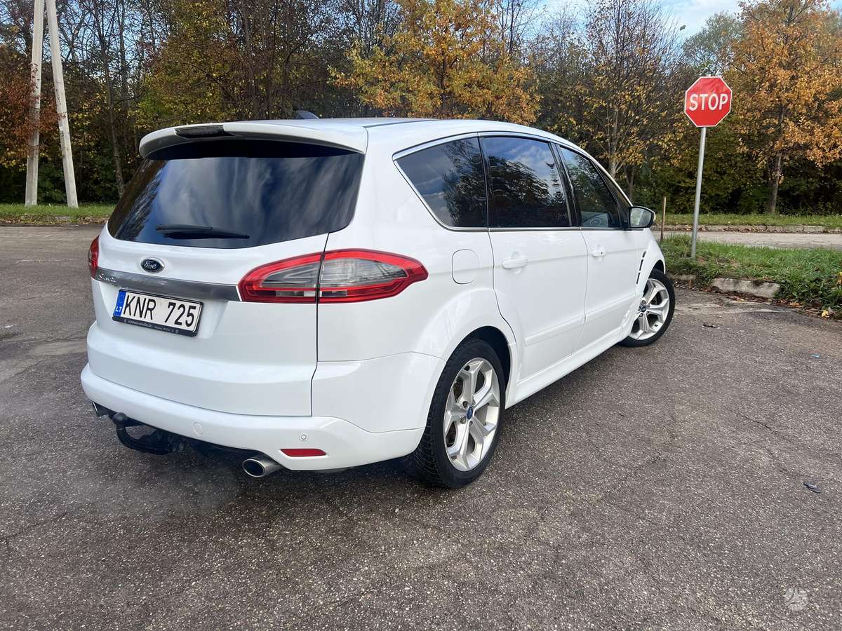 Ford S-MAX 2011 — вигляд ззаду