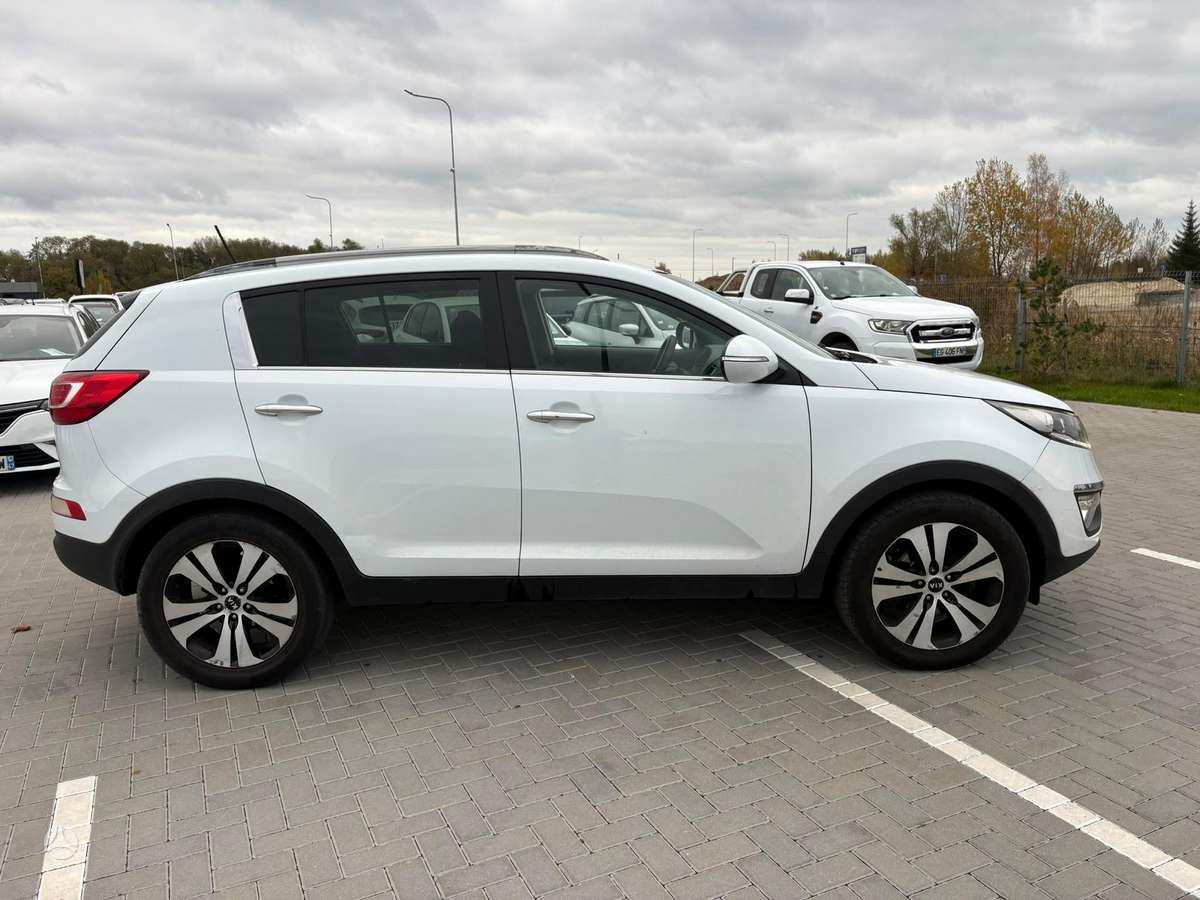 Kia Sportage 2011 — rear view