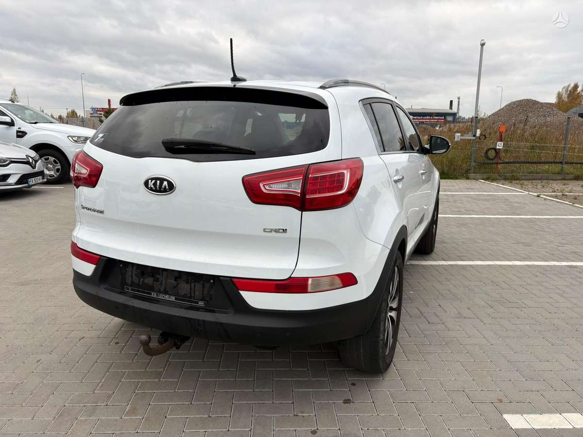 Kia Sportage 2011 — interior