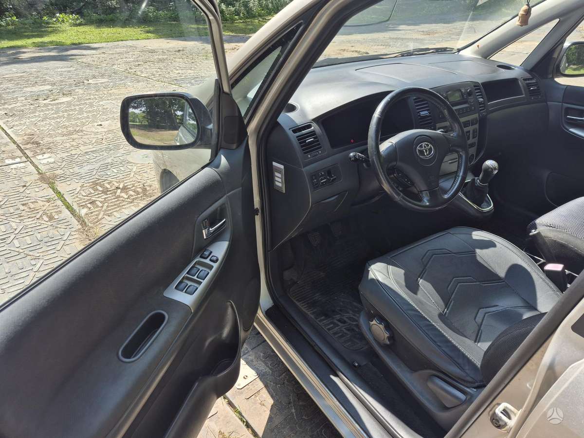 Toyota Corolla 2004 — photo 11