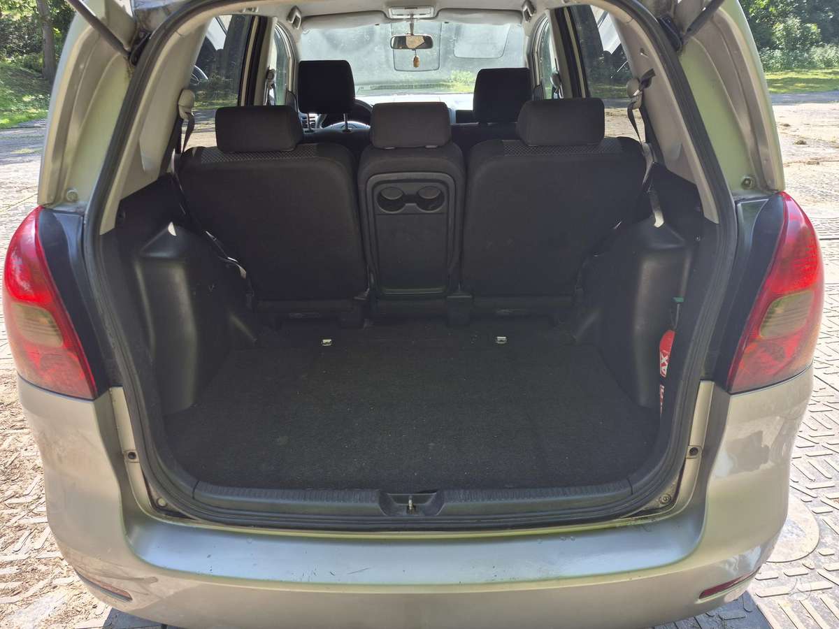Toyota Corolla 2004 — photo 6