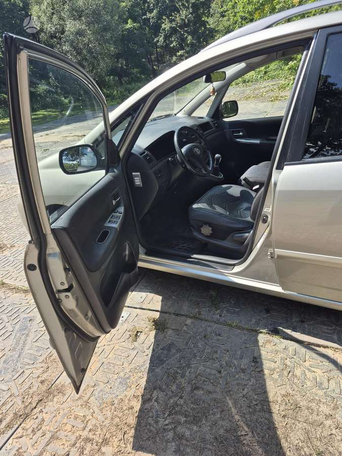 Toyota Corolla 2004 — photo 9