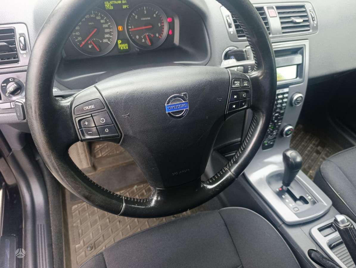 Volvo V50 2009 — photo 10