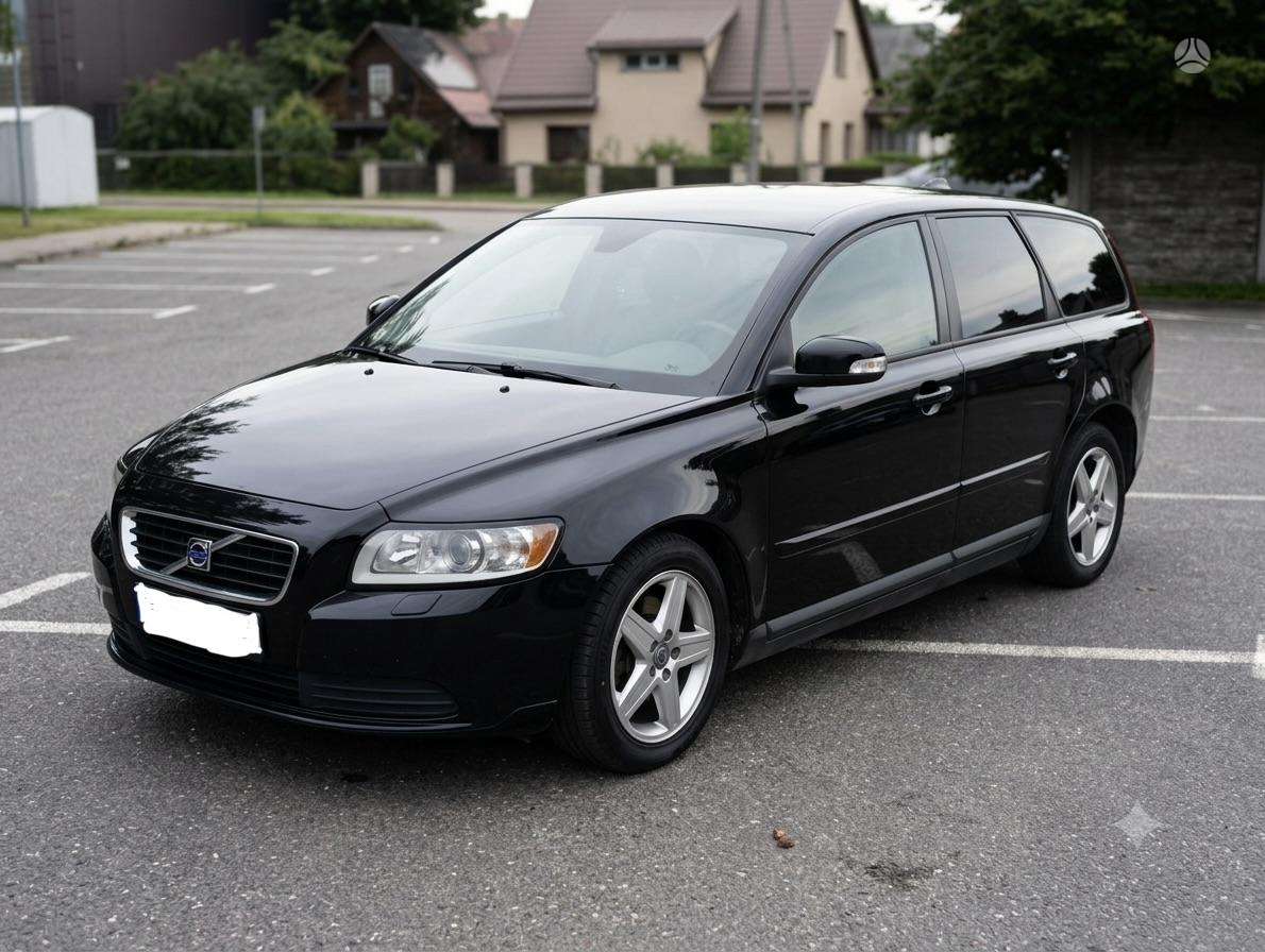 Volvo V50 2009 — rear view