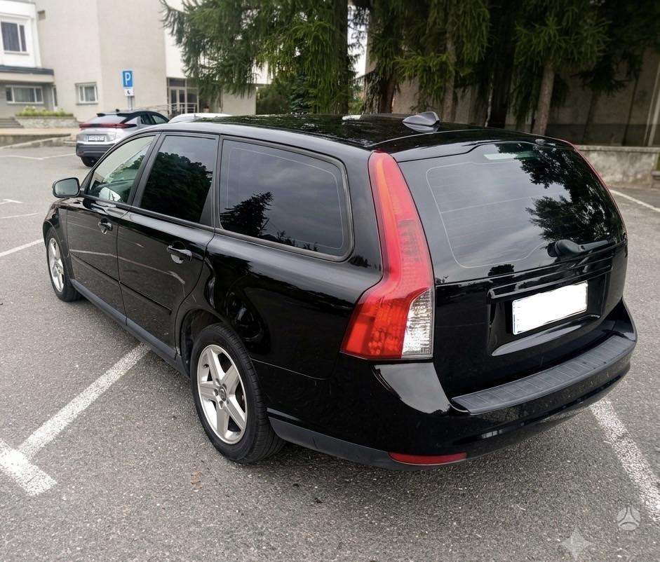 Volvo V50 2009 — interior