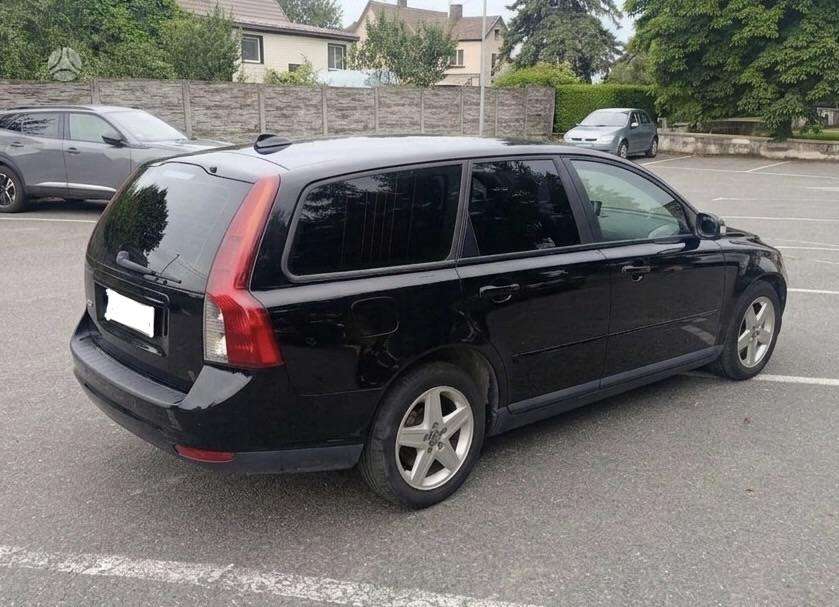 Volvo V50 2009 — engine 1997 cm³, 136 HP (100kW)