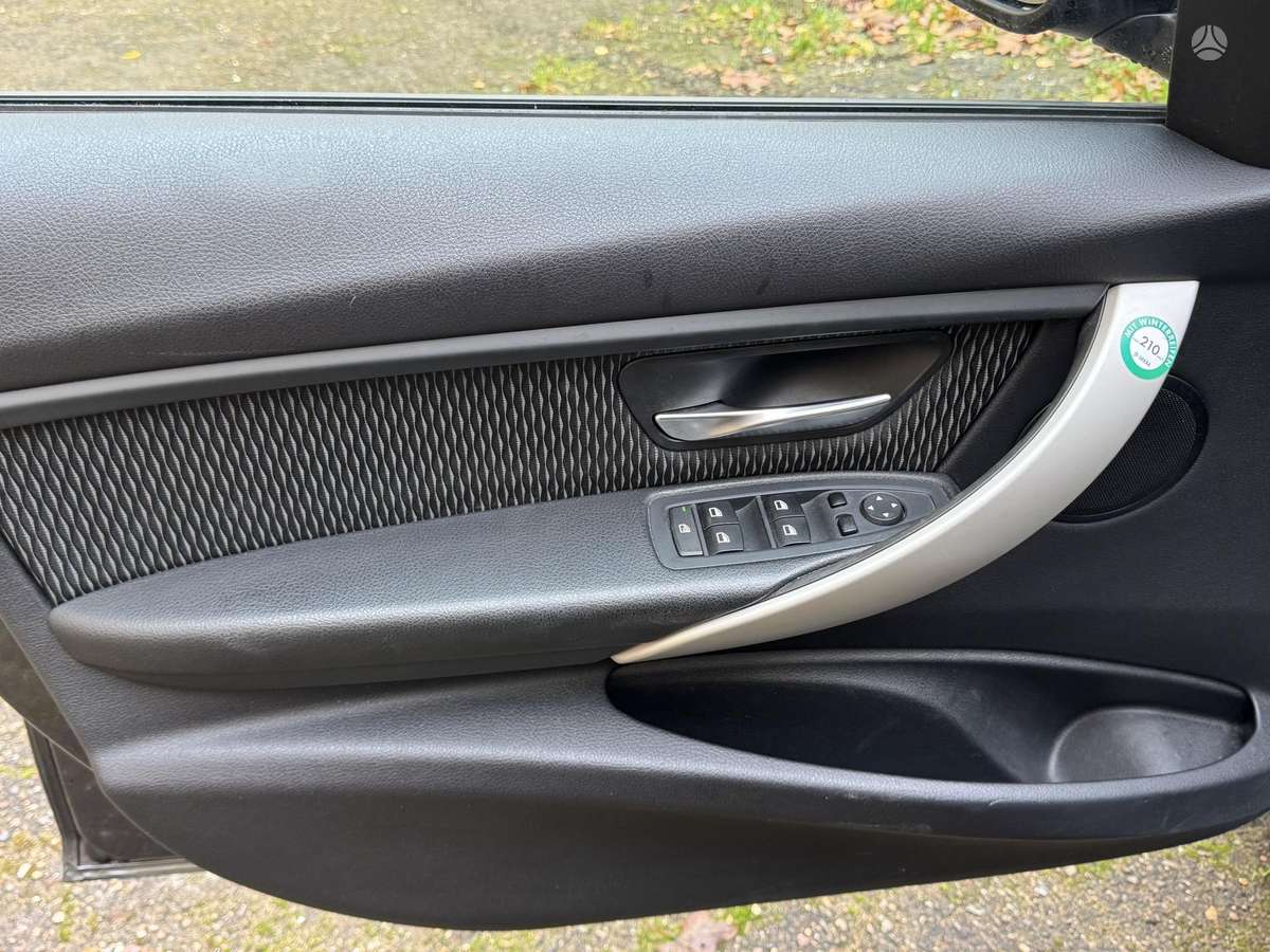 BMW 320 2014 — photo 12