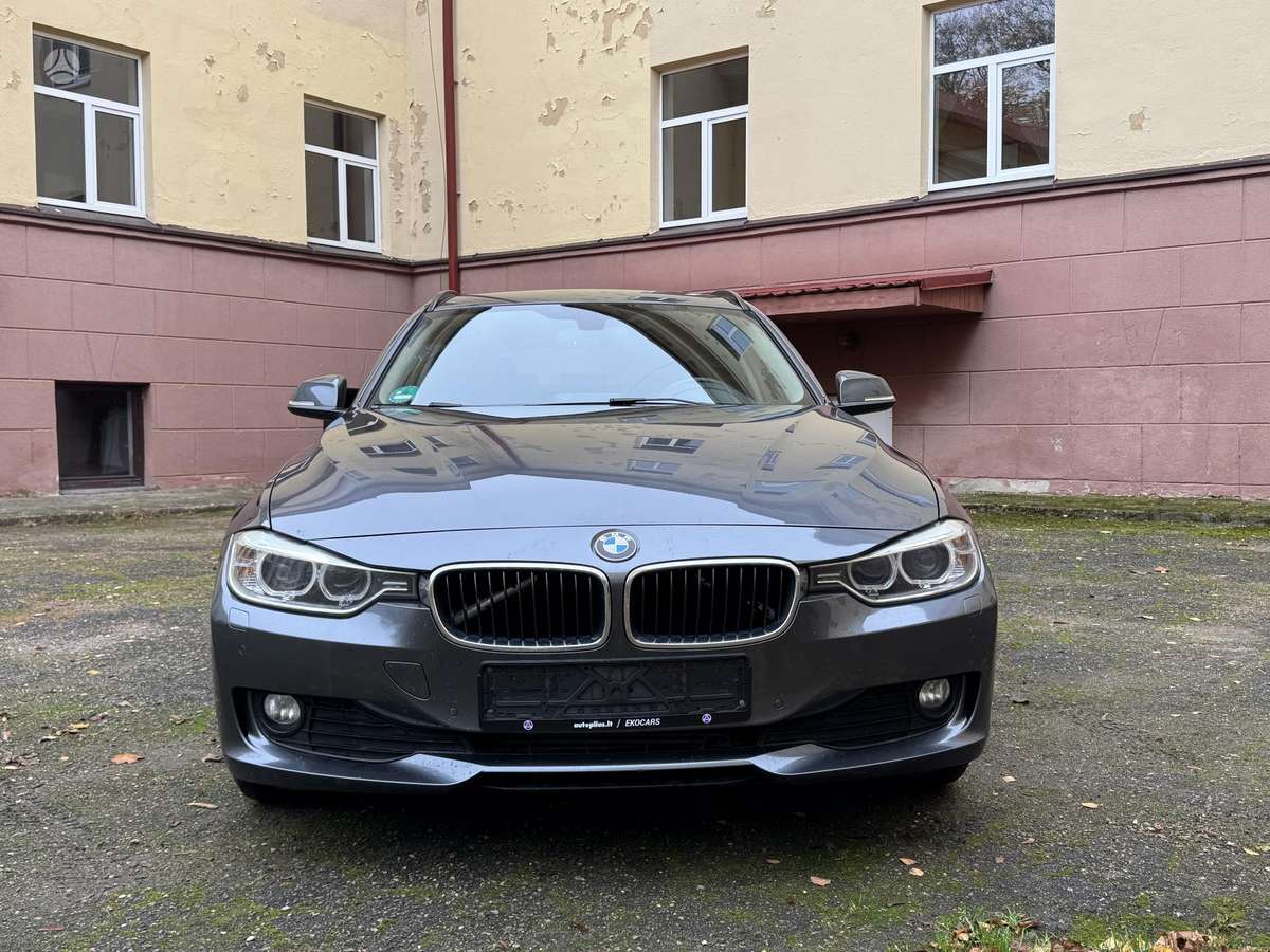 BMW 320 2014 — rear view