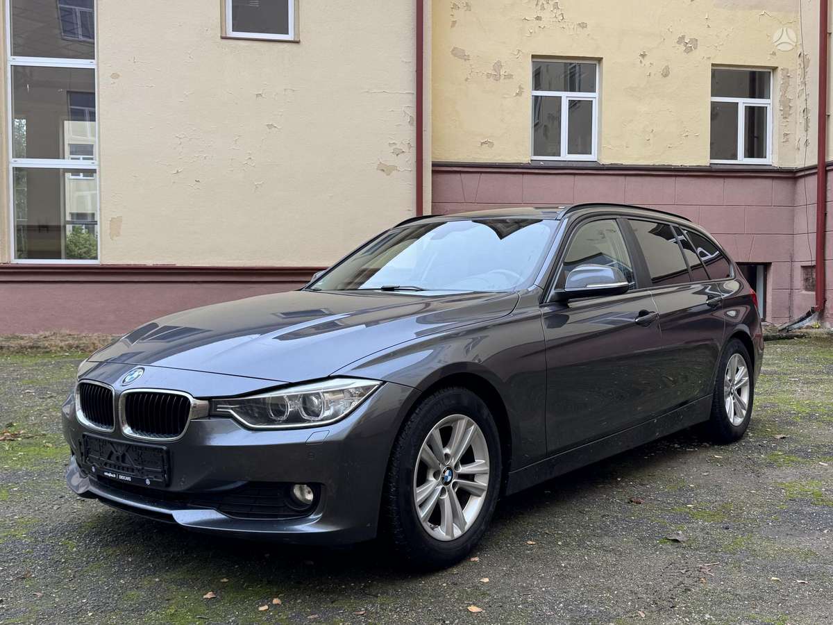 BMW 320 2014 — interior