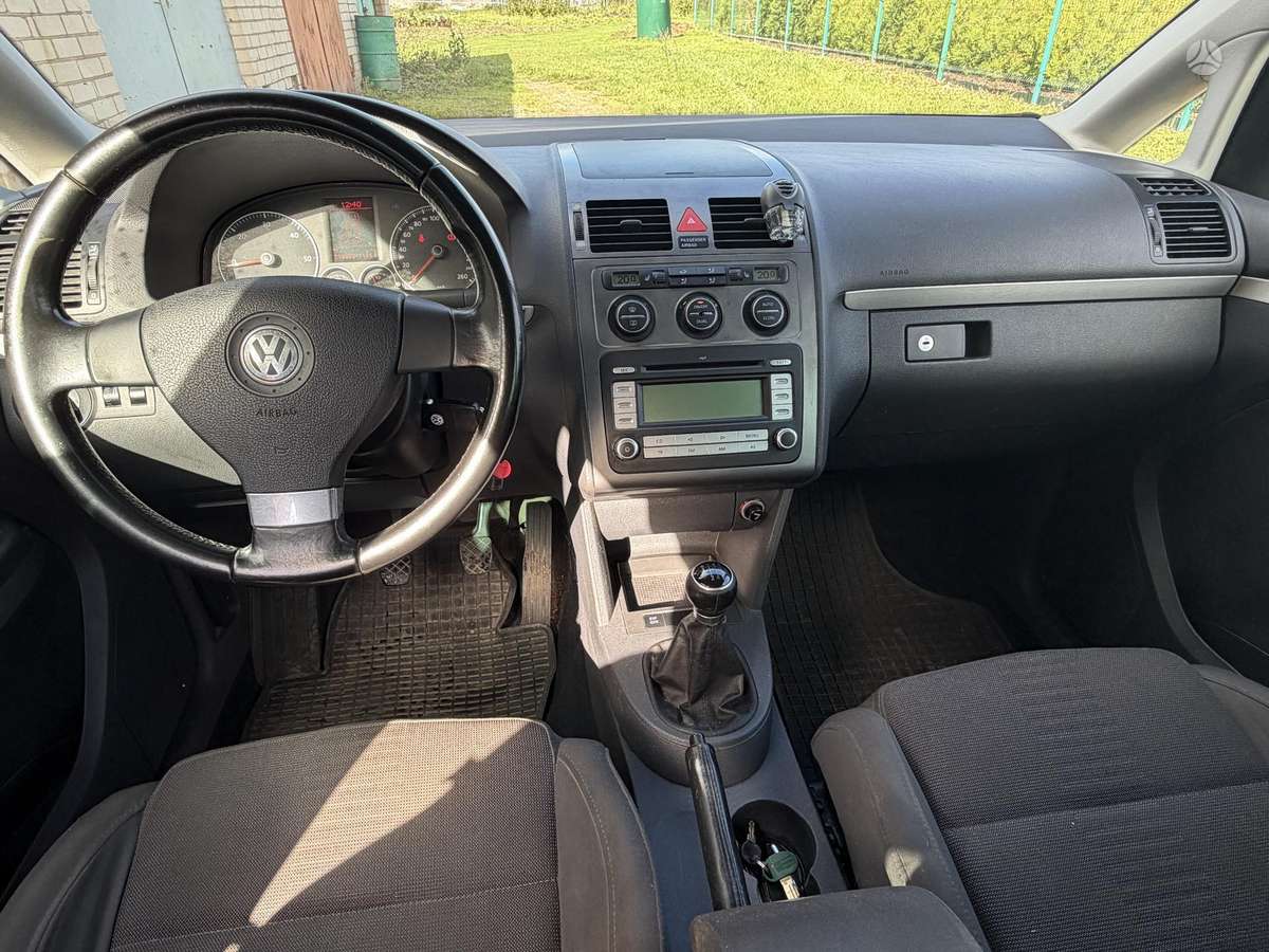 Volkswagen Touran 2007 — двигун 1968 cm³, 140 HP (103kW)