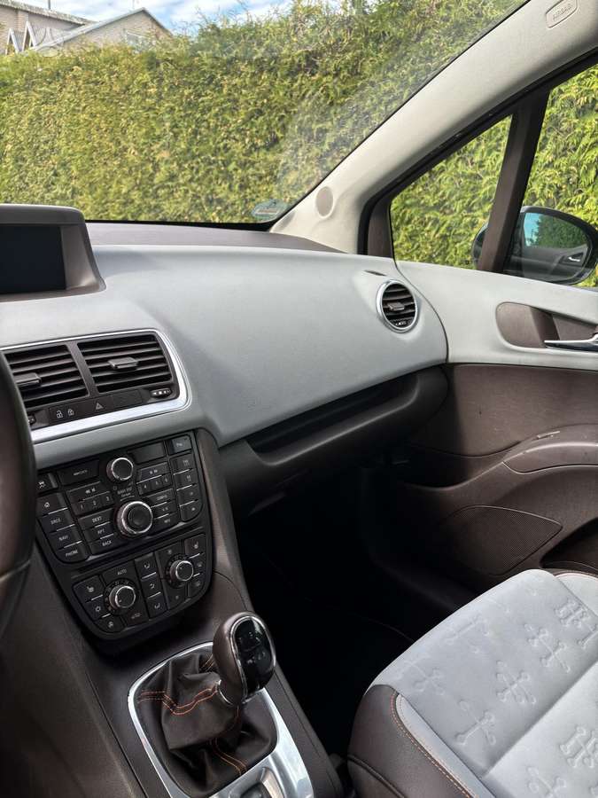 Opel Meriva 2015 — photo 14